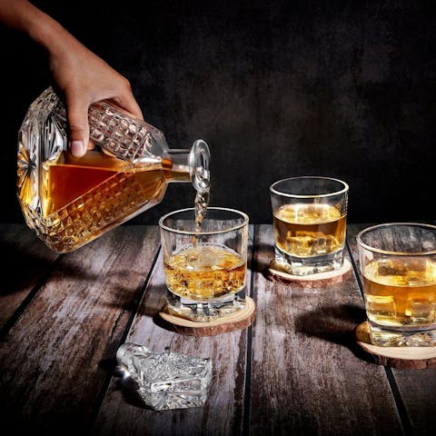 Whiskey Decanter - Triangle - 650ML - Ninja Transfers